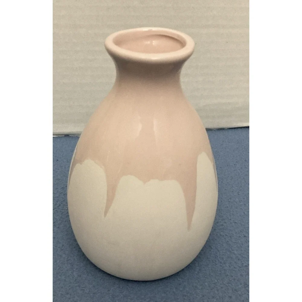 Isaac Mizrahi Loves XO Sienna‎ Pottery Vase Pink & White 6.5